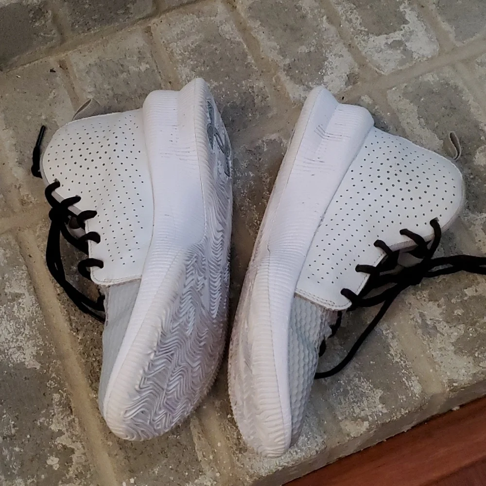Under Armour Sneakers High Top Size 7.5 Jet Shoes White Gray Black Laces